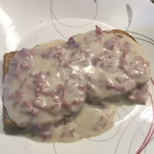 Chipped beef on toast served with white gravy